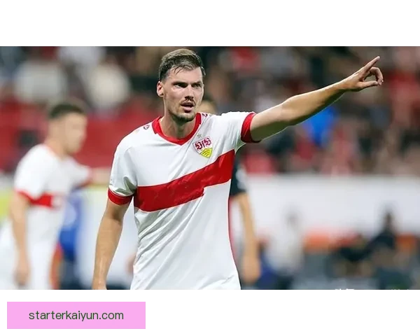 新赛季足球球星表现稳健，状态回暖值得关注